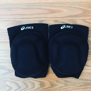 ASICS // black // volleyball knee pads